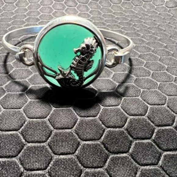 Sea Horse Bracelet with Aqua Sea Glass 18K White Gold Plated - Picture 1 of 1